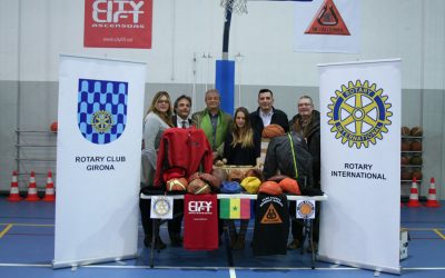Entrega solidària de material esportiu